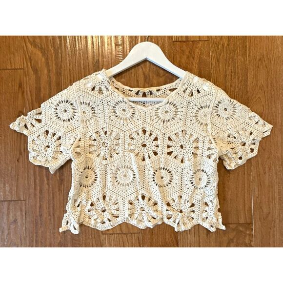 Rebellion white crochet cropped top size small - Picture 3 of 9